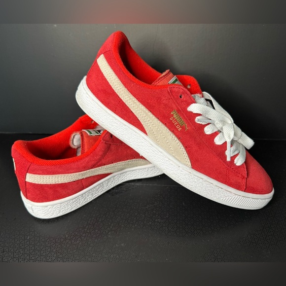 Puma Suede Jr. size 7y “high risk red”  LOOKS NEW - Picture 2 of 15